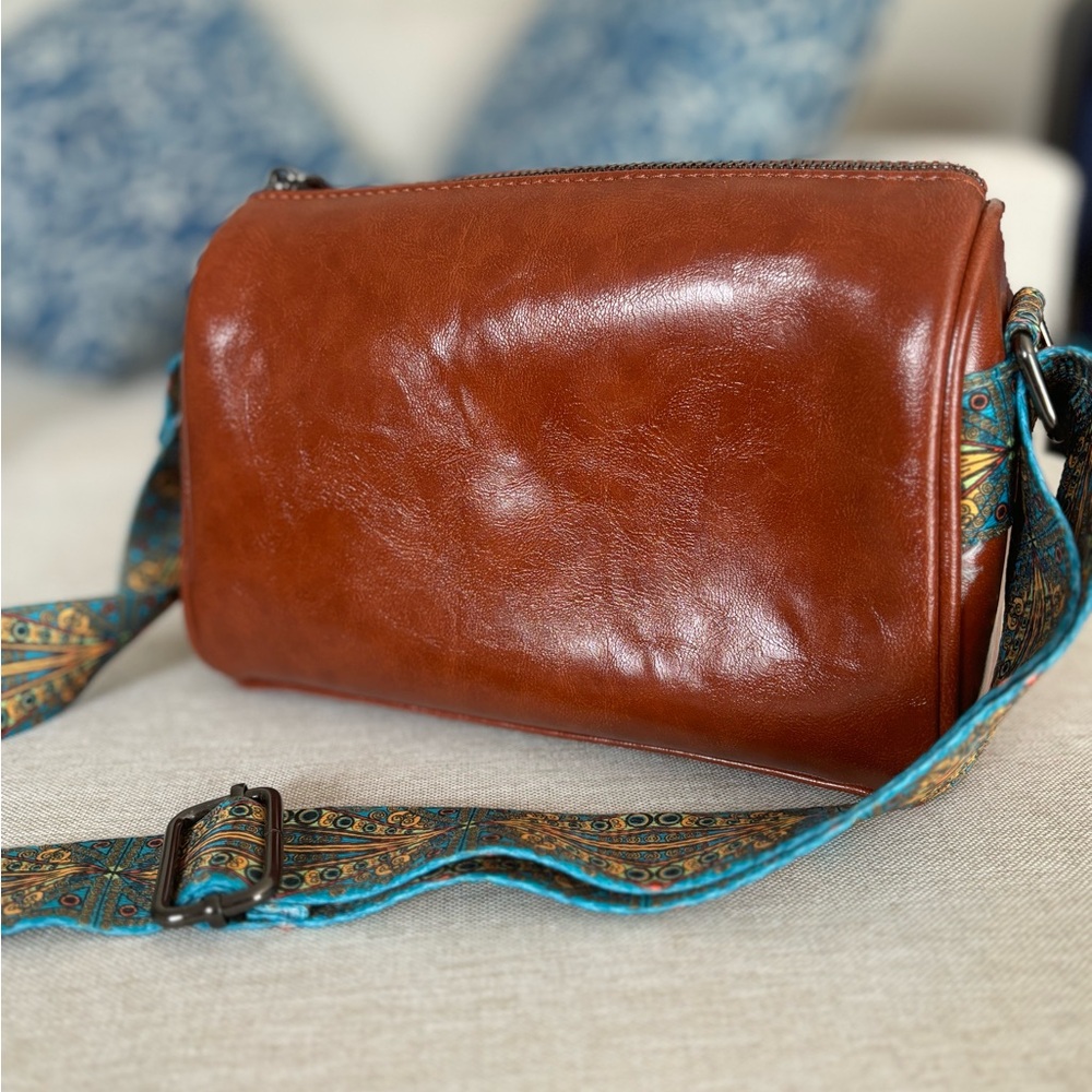 Elegant Brown Leather unisex crossbody Bag